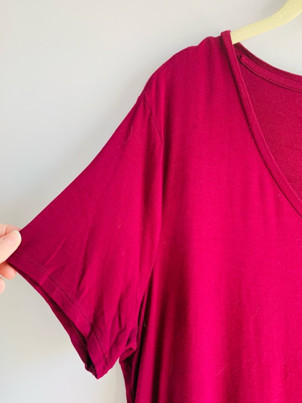 V Neck Knit Top Tee Apt. 9 Raspberry Maroon Soft Stretch Business Casual EUC XL
